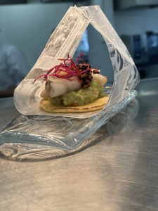 Recetario TORTO DE MAÍZ CON GUACAMOLE Y SALMÓN MARINADO  (APERITIVO MENÚ DEGUSTACIÓN)