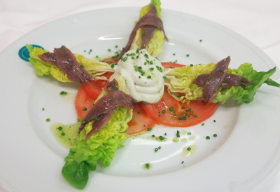 Recetario TUTERAKO KUKULUAK ROQUEFORT-SALTSAREKIN ETA ANTXOEKIN